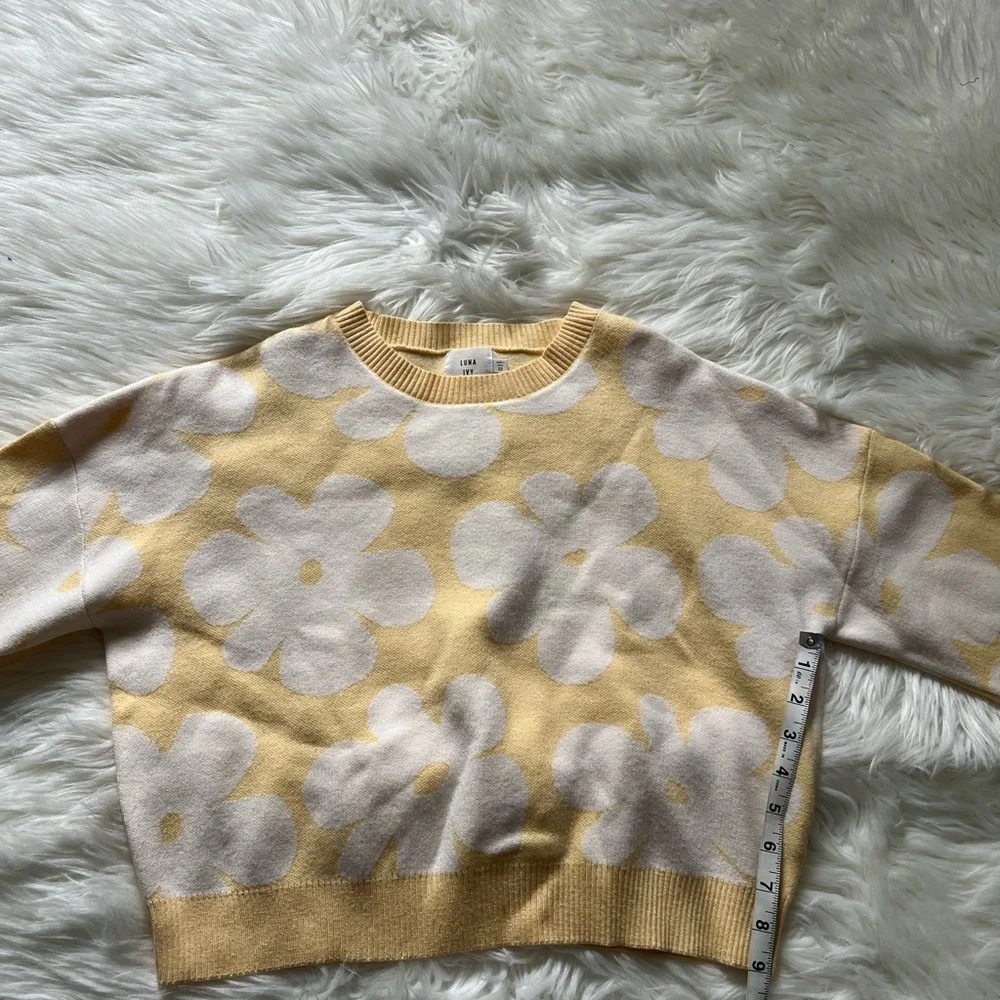 Luna Ivy Yellow Floral Print Cropped Sweater - Picture 5 of 7